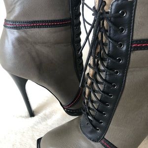 GX by Gwen Stefani Noriko Boots 5” Heel Sz 7.5 Army Green Black Red Zipper Laces